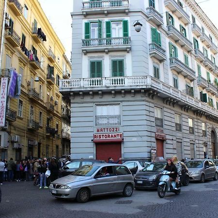 B&B Resta Cu Mme Napoli Exterior foto