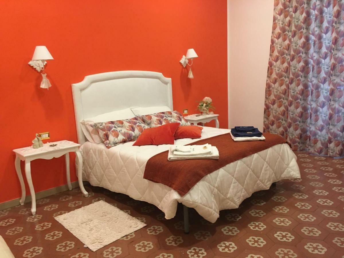 B&B Resta Cu Mme Napoli Exterior foto