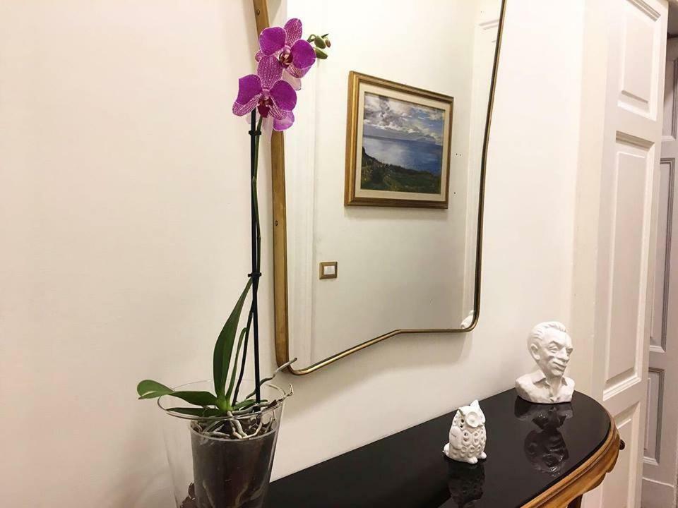 B&B Resta Cu Mme Napoli Exterior foto