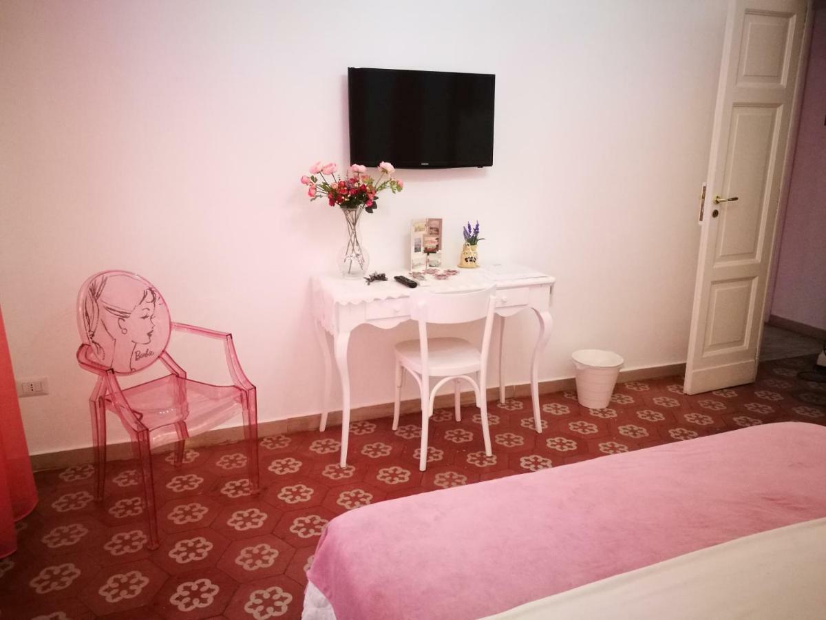 B&B Resta Cu Mme Napoli Exterior foto