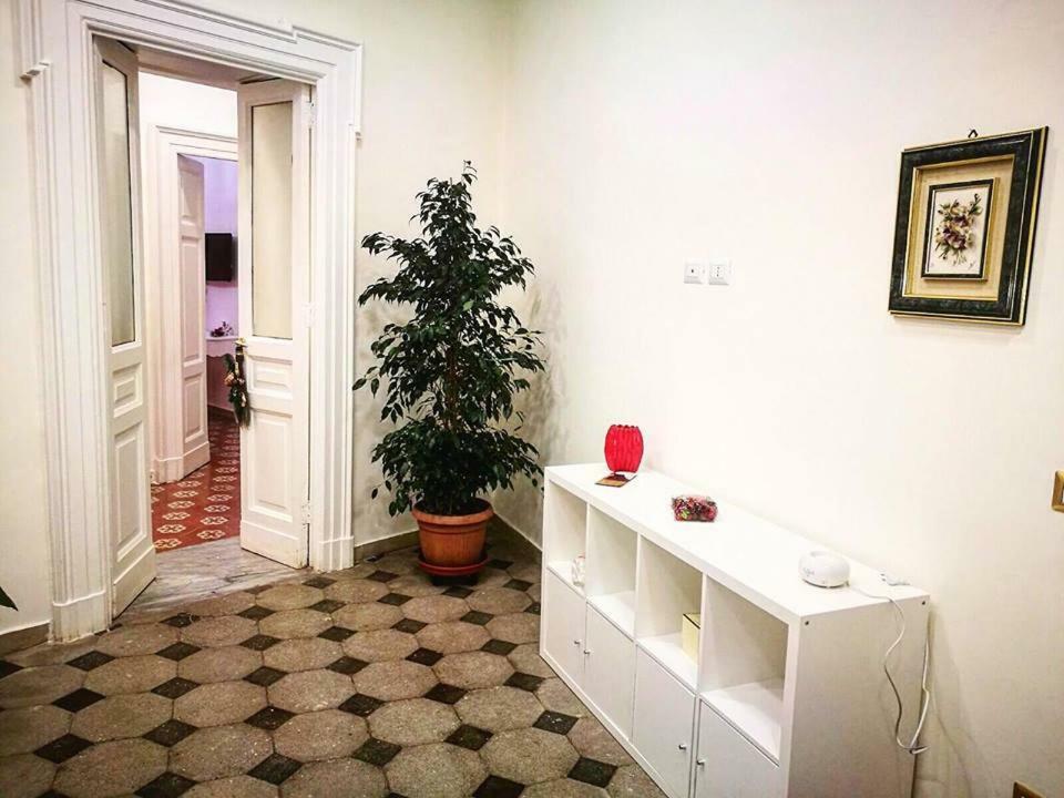 B&B Resta Cu Mme Napoli Exterior foto